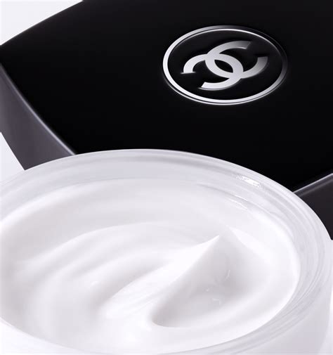 maseczka ochronna coco chanel|chanel revitalizing gel mask.